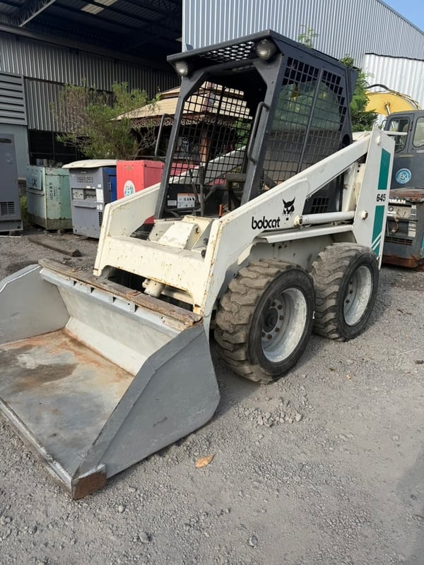 Bobcat 645 : Skid Steer Loader รถตักล้อยาง เล็ก 2.2ตัน by by OEK 098-5625920
