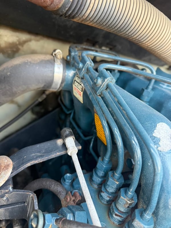 Bobcat 645 : Skid Steer Loader รถตักล้อยาง เล็ก 2.2ตัน by by OEK 098-5625920