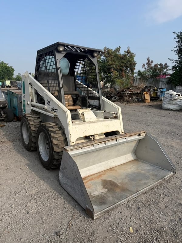 Bobcat 645 : Skid Steer Loader รถตักล้อยาง เล็ก 2.2ตัน by by OEK 098-5625920