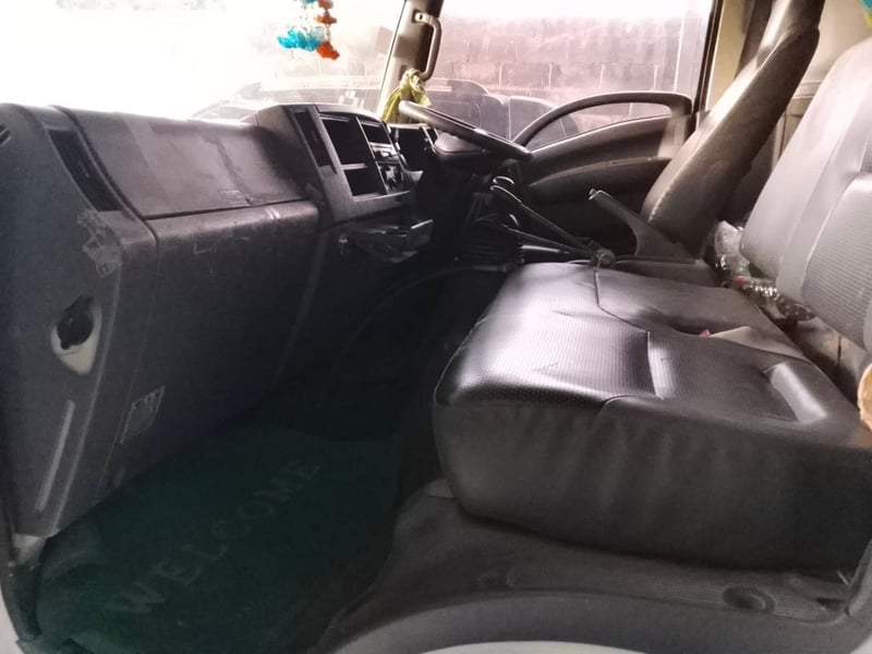 หกล้อดั้ม อีซูซุ NPR 150ปี54 ดั้ม สอบถามรายระเอียดดัยคับ 