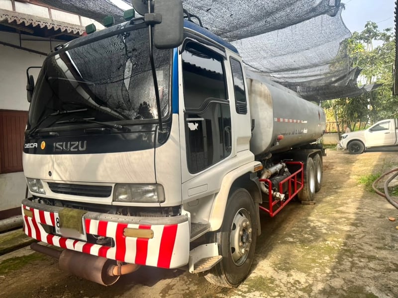 รถน้ำมัน อีซูซุ FVZ 195ปี45 2เพลา ถัง16,000 รถพร้อมใช้ สอบถามดัยคับ 