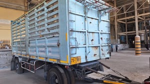 Hino เมกก้า 251ปี51 2เพลา แม่ลูกคอก พนัสไม่ดั้ม สอบถามดัยคับ