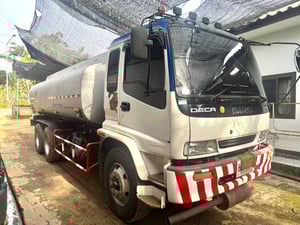 รถน้ำมัน อีซูซุ FVZ 195ปี45 2เพลา ถัง16,000 รถพร้อมใช้ สอบถามดัยคับ 