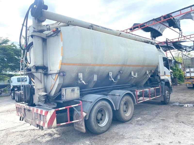 อีซูซุ FvZ 300 2 เพลาปี 60 เบ้า4 ช่อง เก็บสีให้ใหม่ทั้งคันคับ อีซูซุ FvZ 300 2 เพลาปี 60 เบ้า4 ช่อง เก็บสีให้ใหม่ทั้งคันคับ