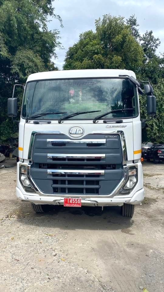 รถสิบล้อโม่ปูน UD Quester CWE 370  ปี58 ไมล์ 80,000 โล โม่ลิฟแฮร์ 7Q  รถสภาพดี พร้อมใช้งาน ภายโม่ใบหนาสวย คัสซีสวยไม่มีผุหรือเปลี่ยนคัสซี