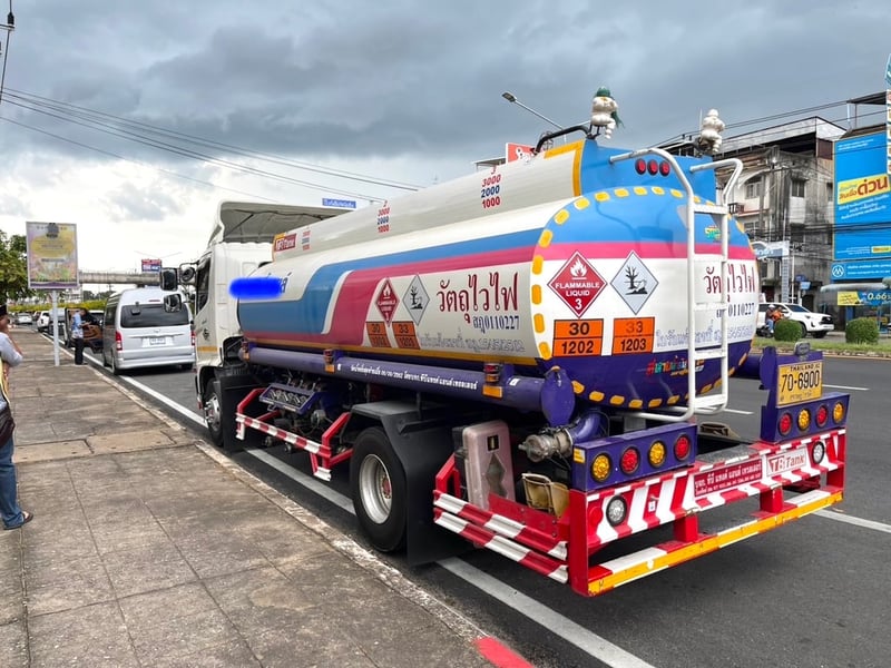 หกล้อมิเตอร์ ฮีโน่  210 แรงปี 62 แท้ง 9000 ลิตร โหลดล่าง ถังอู่ ทีบีแท้ง 