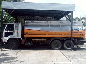 รถเเท๊งค์น้ำมัน อีซูซุร๊อกกี้175 ถัง16,000 4ช่อง สอบถามดัยคับ