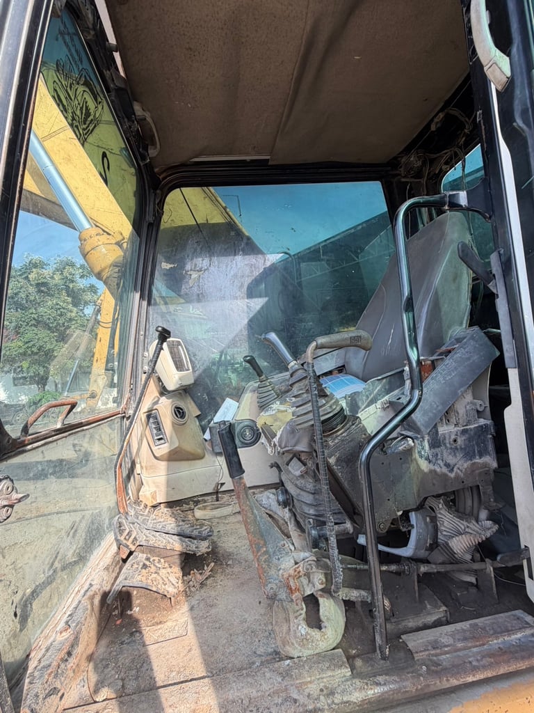 รถแบคโฮ CAT 320C สภาพพร้อมใช้งาน ทะเบียนพร้อมสอบถามดัยคับ