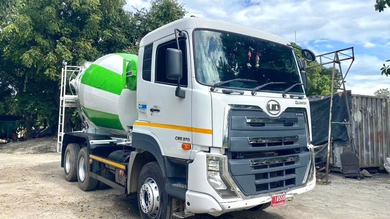 รถสิบล้อโม่ปูน UD Quester CWE 370  ปี58 ไมล์ 80,000 โล โม่ลิฟแฮร์ 7Q  รถสภาพดี พร้อมใช้งาน ภายโม่ใบหนาสวย คัสซีสวยไม่มีผุหรือเปลี่ยนคัสซี