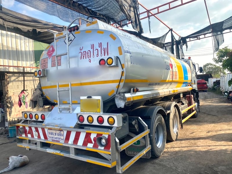  วัตถุไวไฟ อีซุ240ปี60 ถัง18,000 รถสวยเดิม สอบถามดัยคับ 