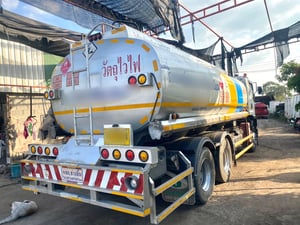  วัตถุไวไฟ อีซุ240ปี60 ถัง18,000 รถสวยเดิม สอบถามดัยคับ 