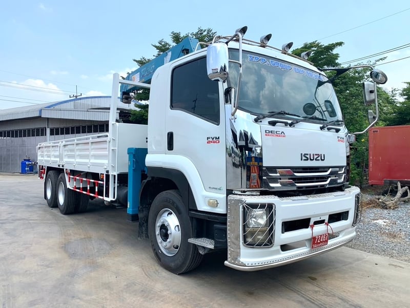 รถสิบล้อติดเครน อีซูซุ FVMปี53 เครน5ตัน ยาว7.5 รถพร้อมใช้ สอบถามดัยคับ Tel.0909758978ชายตู่