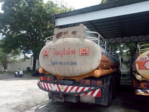 รถเเท๊งค์น้ำมัน อีซูซุร๊อกกี้175 ถัง16,000 4ช่อง สอบถามดัยคับ