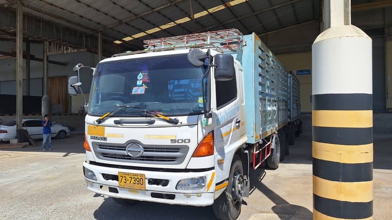 Hino เมกก้า 251ปี51 2เพลา แม่ลูกคอก พนัสไม่ดั้ม สอบถามดัยคับ