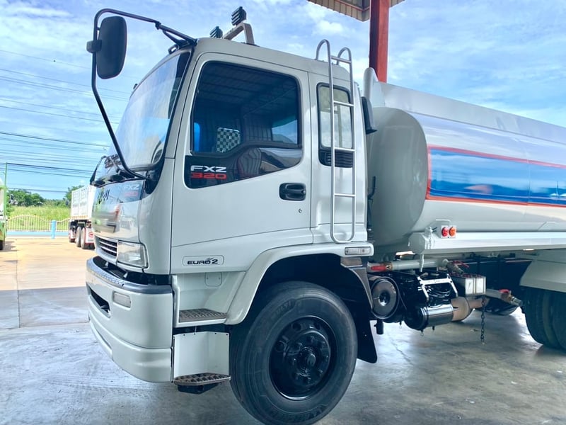 รถเเท๊งค์น้ำ อีซูซุ FXZ 320ปี51 2เพลา รถสวยพร้อมใช้ สอบถามรายระเอียดดัยคับ รถเเท๊งค์น้ำ อีซูซุ FXZ 320ปี51 2เพลา รถสวยพร้อมใช้ สอบถามรายระเอียดดัยคับ