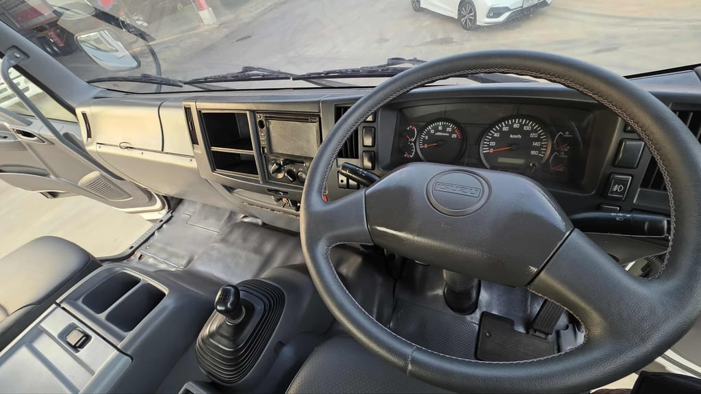 อีซูซุ GXZ 360ปี56  12ล้อ รถสวยเดิม สอบถามรายระเอียด