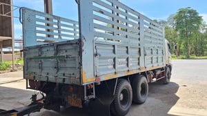 Hino เมกก้า 251ปี51 2เพลา แม่ลูกคอก พนัสไม่ดั้ม สอบถามดัยคับ