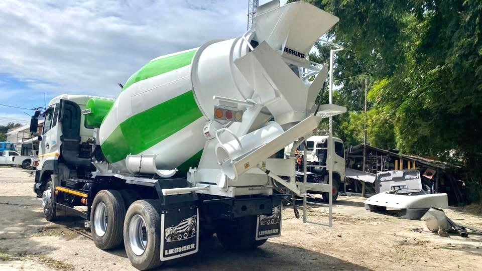 รถสิบล้อโม่ปูน UD Quester CWE 370  ปี58 ไมล์ 80,000 โล โม่ลิฟแฮร์ 7Q  รถสภาพดี พร้อมใช้งาน ภายโม่ใบหนาสวย คัสซีสวยไม่มีผุหรือเปลี่ยนคัสซี