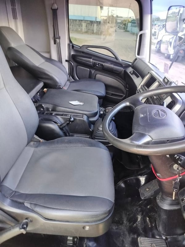 HINO VICTOR 380ปี59 วิ่งน้อย ดั้มพ์สามมิตร มีระบบดึงลูก 