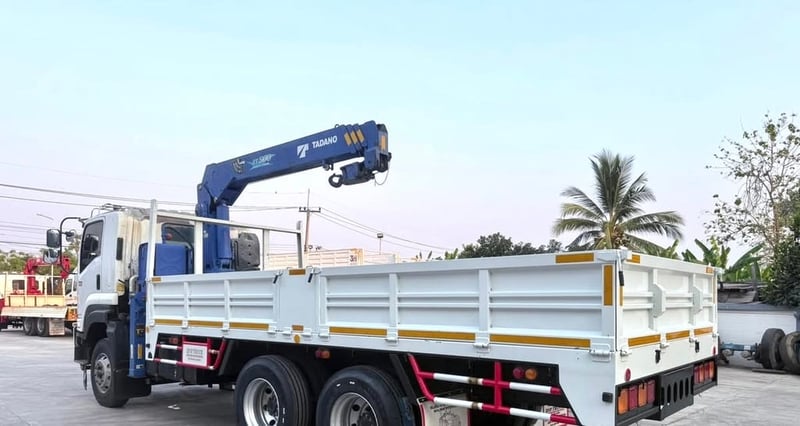 อีซูซุ FXZ 360ปี56 ติดเครนทาดาโน่ ZT500(504) เครน5ตัน4ปลอก กระบะยาว6เมตร(ของใหม่) ยางใหม่10เส้น 