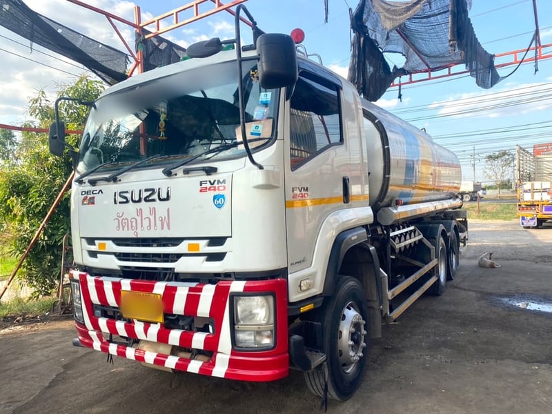  วัตถุไวไฟ อีซุ240ปี60 ถัง18,000 รถสวยเดิม สอบถามดัยคับ 