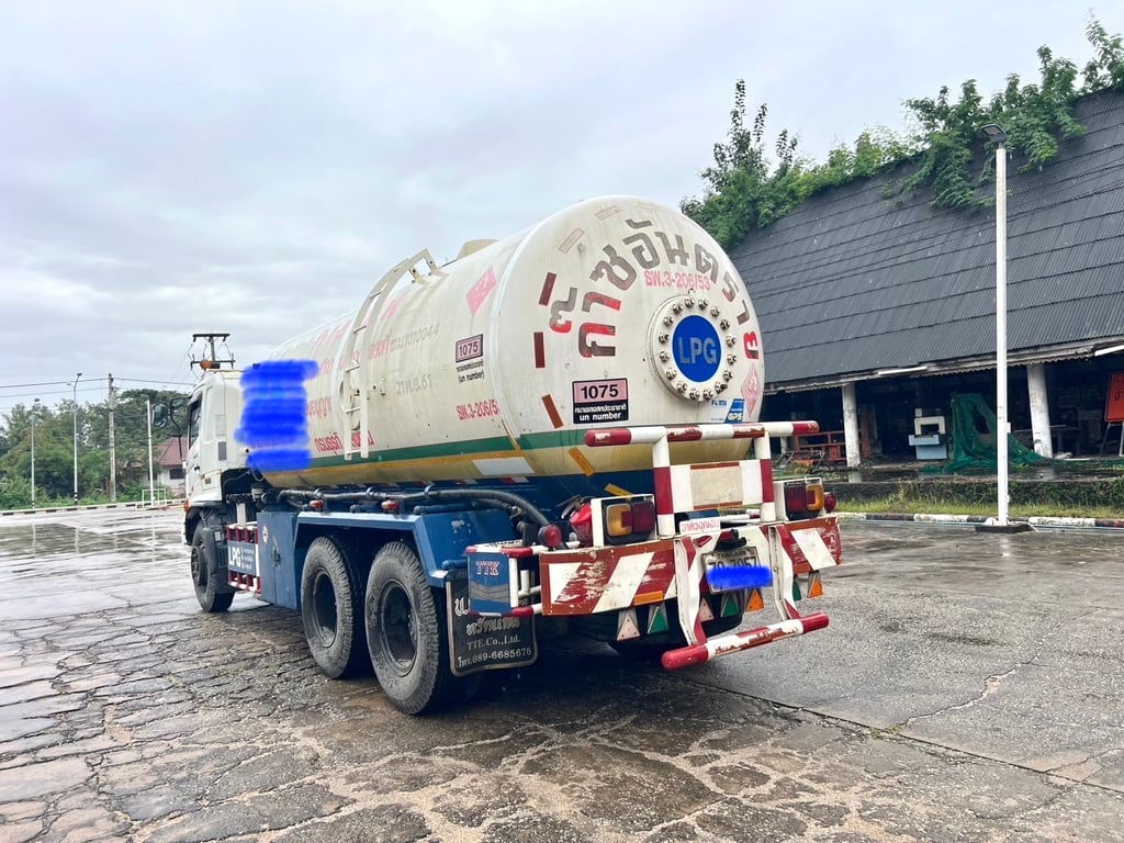 Hino FM8j 260ปี60 2เพลา จะยกจะเเยกหัวเเชตซี สอบถามดัยคับ Hino FM8j 260ปี60 2เพลา จะยกจะเเยกหัวเเชตซี สอบถามดัยคับ