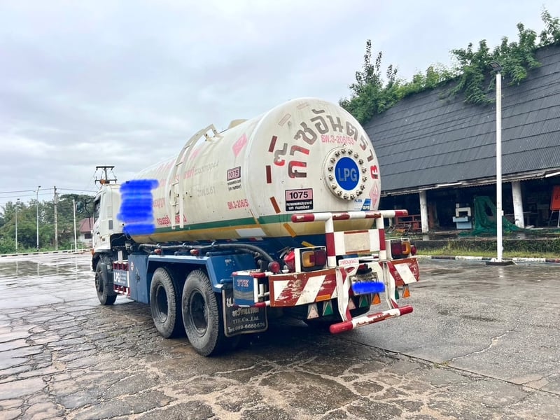 Hino FM8j 260ปี60 2เพลา จะยกจะเเยกหัวเเชตซี สอบถามดัยคับ 