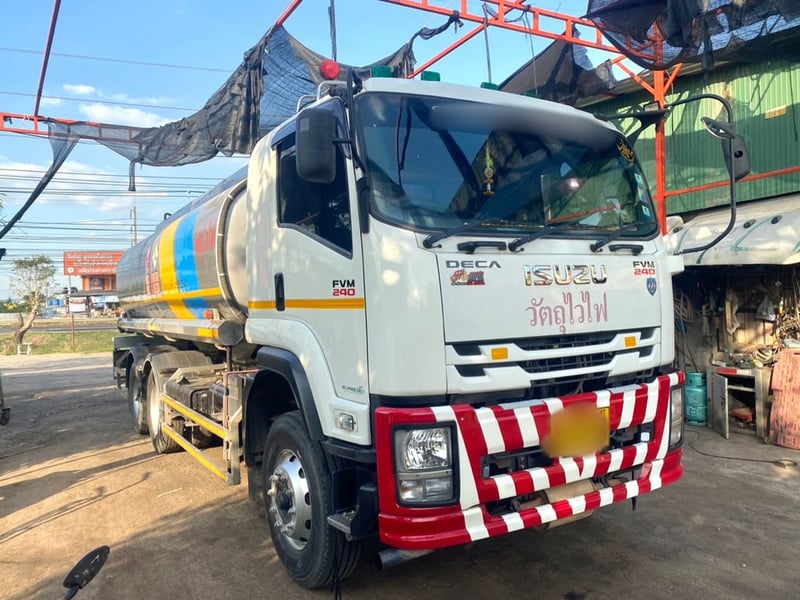  วัตถุไวไฟ อีซุ240ปี60 ถัง18,000 รถสวยเดิม สอบถามดัยคับ 