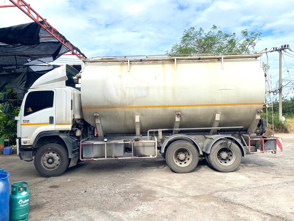 อีซูซุ FvZ 300   2 เพลาปี 60 เบ้า4 ช่อง เก็บสีให้ใหม่ทั้งคันคับ 