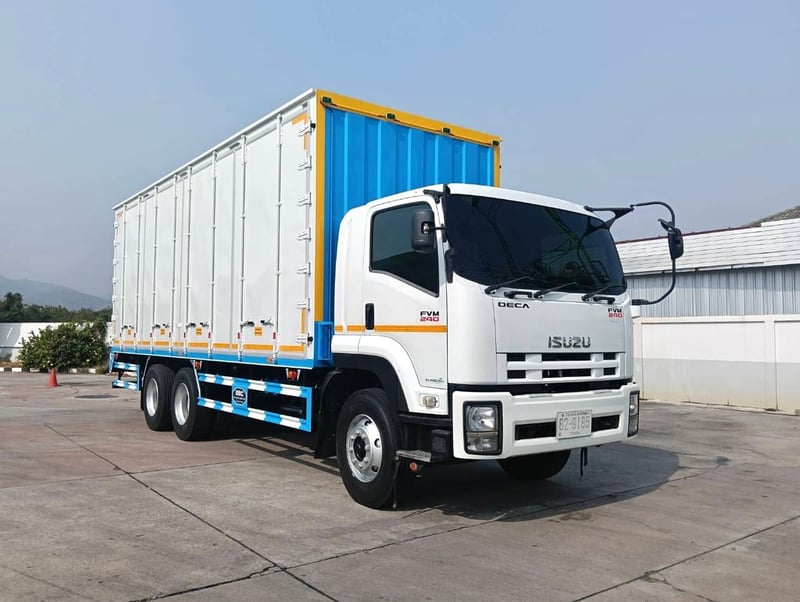 อีซูซุ Fvm240 ปี 57 ตุ้ต่อใหม่ วัดในยาว7.70 กว้างใน2.45 สุงใน 2.45 อุ่นBBCชลบุรี รถสวยพร้อมใช้ 