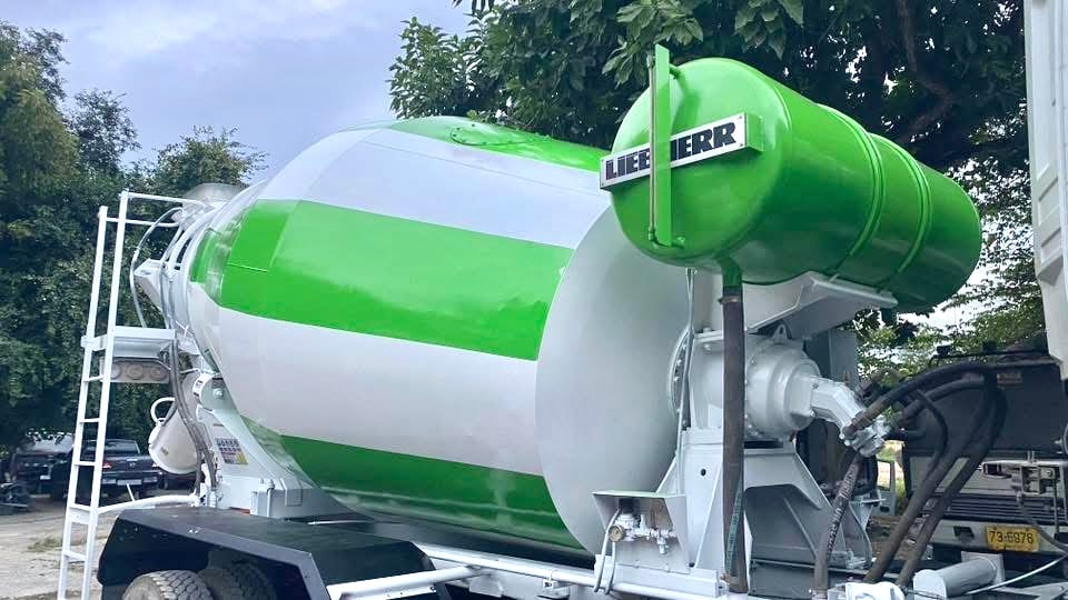 รถสิบล้อโม่ปูน UD Quester CWE 370  ปี58 ไมล์ 80,000 โล โม่ลิฟแฮร์ 7Q  รถสภาพดี พร้อมใช้งาน ภายโม่ใบหนาสวย คัสซีสวยไม่มีผุหรือเปลี่ยนคัสซี