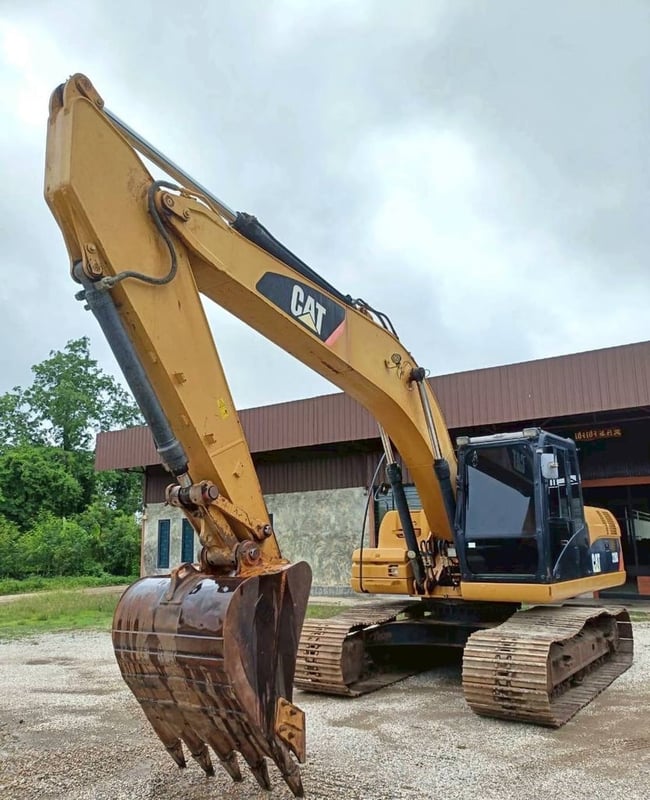 เเบคโฮ CAT 320D  รถสวยเดิมพร้อมใช้ เอกสารเล่มทะเบียนพร้อม สอบถามดัยคับ 