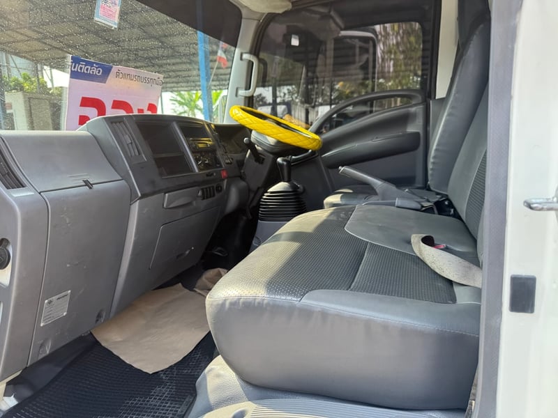 ISUZU NLR รถบรรทุก 4ล้อ ตู้แห้ง ปี2015