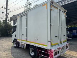 ISUZU NLR รถบรรทุก 4ล้อ ตู้แห้ง ปี2015