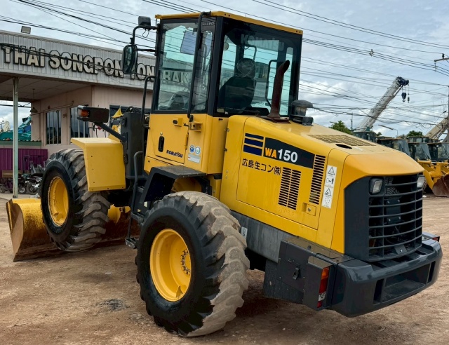ขายรถตักล้อยาง KOMATSU WA150-5 พร้อมใช้ มีVDOการทำงานครับ ขายรถตักล้อยาง KOMATSU WA150-5 พร้อมใช้ มีVDOการทำงานครับ