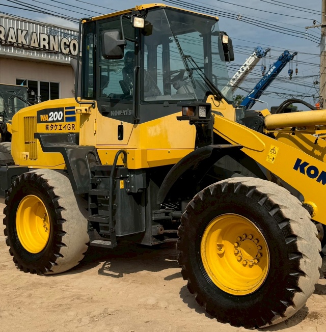 ขายรถตักล้อยาง KOMATSU WA200-7 ปี 2015 แขนยาวพิเศษ นำเข้าจากญี่ปุ่น พร้อมใช้ มีVDOการทำงานครับ