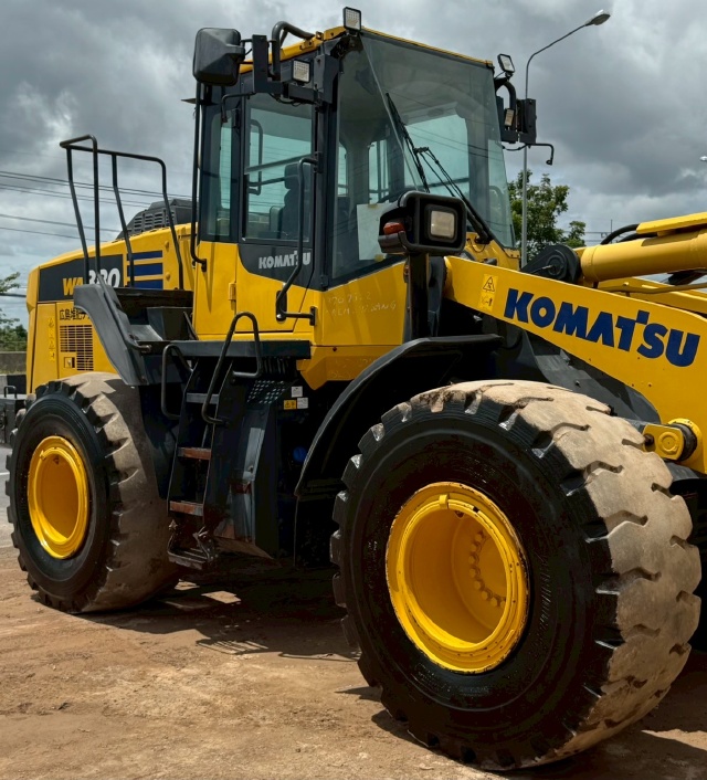 ขายรถตักล้อยาง KOMATSU WA380-8 ปี 2018 นำเข้าจากญี่ปุ่น พร้อมใช้ มีVDOการทำงานครับ