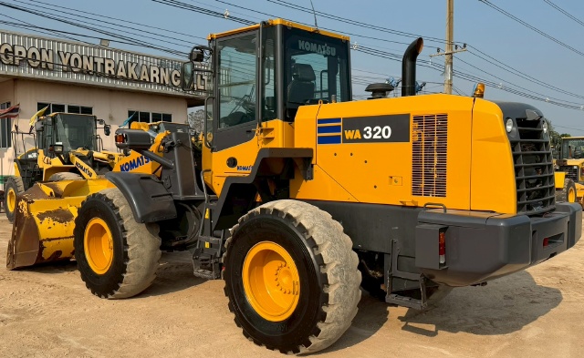 ขายรถตักล้อยาง KOMATSU WA320-7 ปี 2016 นำเข้าจากญี่ปุ่น พร้อมใช้ มีVDOการทำงานครับ