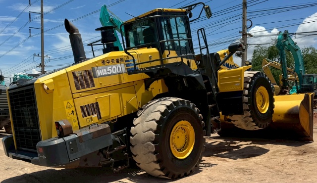 ขายรถตักล้อยาง KOMATSU WA500-7 ปี 2014 นำเข้าจากญี่ปุ่น พร้อมใช้ มีVDOการทำงานครับ