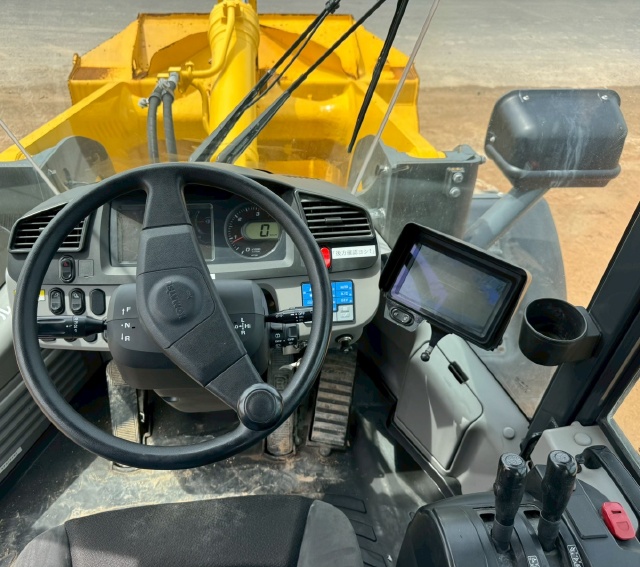 ขายรถตักล้อยาง KOMATSU WA320-8 ปี 2020 นำเข้าจากญี่ปุ่น พร้อมใช้ มีVDOการทำงานครับ