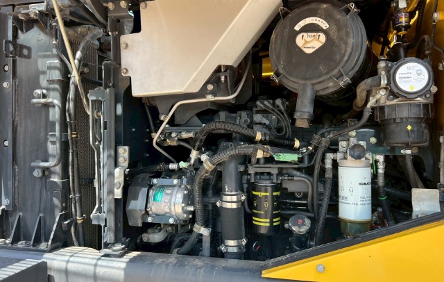 ขายรถตักล้อยาง KOMATSU WA320-7 ปี 2015 นำเข้าจากญี่ปุ่น พร้อมใช้ มีVDOการทำงานครับ