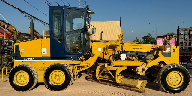 ขายรถเกรด KOMATSU GD405A-2 นำเข้าจากญี่ปุ่น พร้อมใช้ มีVDOการทำงานครับ