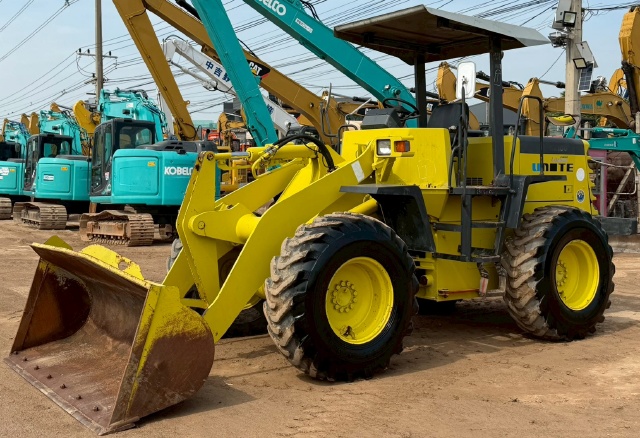 ขายรถตักล้อยาง KOMATSU WA200-3 นำเข้าจากญี่ปุ่น พร้อมใช้ มีVDOการทำงานครับ
