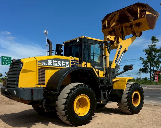ขายรถตักล้อยาง KOMATSU WA380-7 ปี 2015 นำเข้าจากญี่ปุ่น พร้อมใช้ มีVDOการทำงานครับ