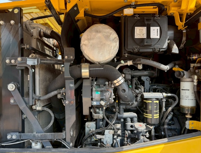 ขายรถตักล้อยาง KOMATSU WA200-7 ปี 2015 แขนยาวพิเศษ นำเข้าจากญี่ปุ่น พร้อมใช้ มีVDOการทำงานครับ