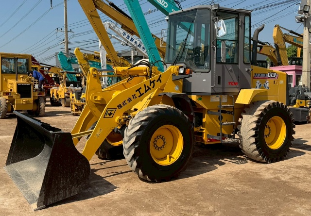 ขายรถตักล้อยาง TCM L13-3 ปี 2006 นำเข้าจากญี่ปุ่น พร้อมใช้ มีVDOการทำงานครับ