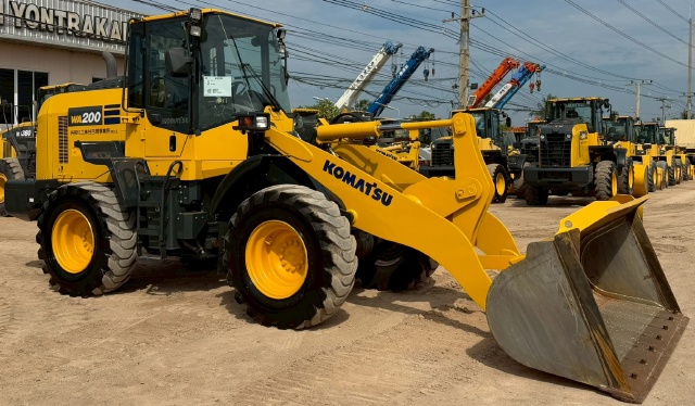 ขายรถตักล้อยาง KOMATSU WA200-8 ปี 2020 แขนยาวพิเศษ นำเข้าจากญี่ปุ่น พร้อมใช้ มีVDOการทำงานครับ ขายรถตักล้อยาง KOMATSU WA200-8 ปี 2020 แขนยาวพิเศษ นำเข้าจากญี่ปุ่น พร้อมใช้ มีVDOการทำงานครับ