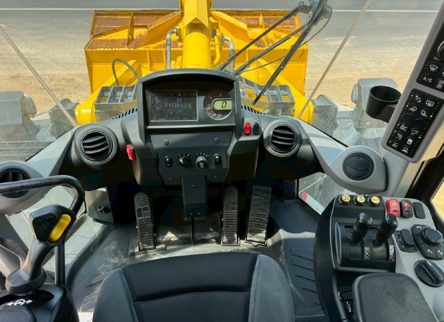 ขายรถตักล้อยาง KOMATSU WA470-10 ปี 2022 นำเข้าจากญี่ปุ่น พร้อมใช้ มีVDOการทำงานครับ