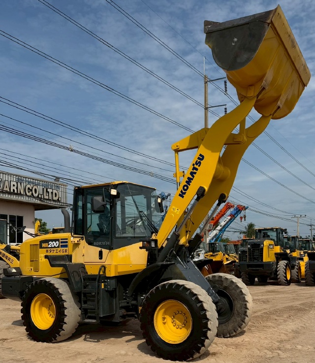 ขายรถตักล้อยาง KOMATSU WA200-7 ปี 2015 แขนยาวพิเศษ นำเข้าจากญี่ปุ่น พร้อมใช้ มีVDOการทำงานครับ