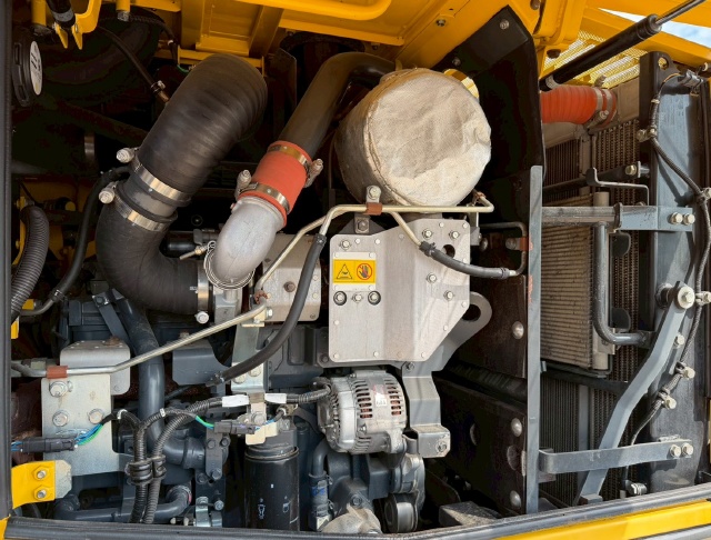 ขายรถตักล้อยาง KOMATSU WA200-7 ปี 2015 แขนยาวพิเศษ นำเข้าจากญี่ปุ่น พร้อมใช้ มีVDOการทำงานครับ